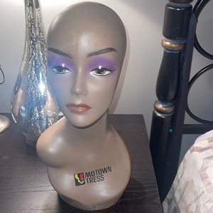 Motown Tress wig manikin
